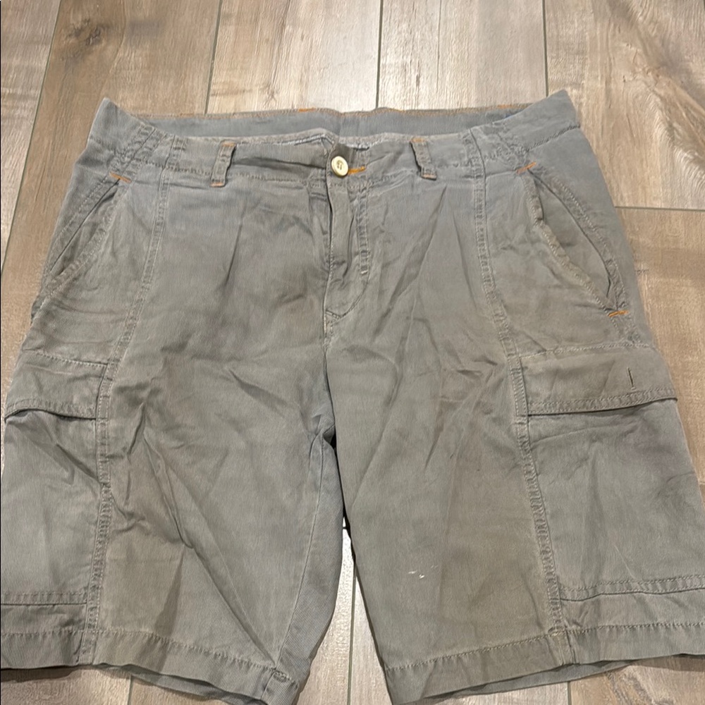 Tommy Bahama Men’s Cargo Shorts in Grey